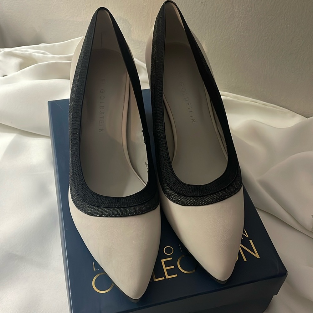 Lori Goldstein  Collection size 8 1/2 shoe